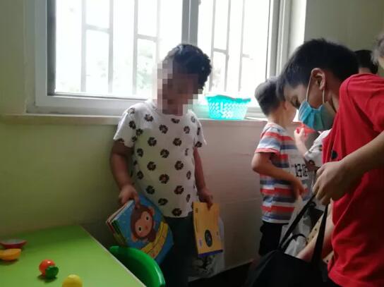 未来星托管中心爱心活动走进领航·安泰
